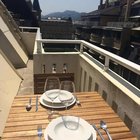 Decor En Gros Con Vistas Al Rio Appartamento