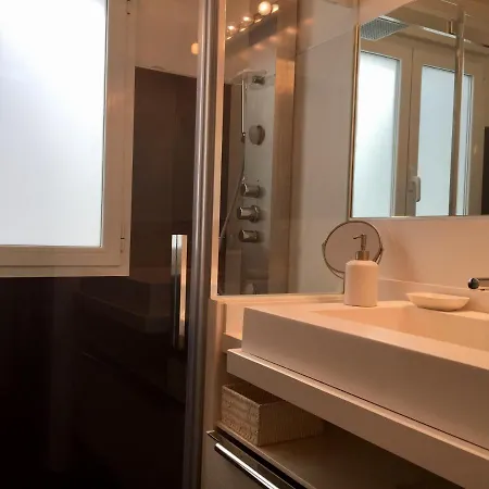 Decor En Gros Con Vistas Al Rio Appartamento