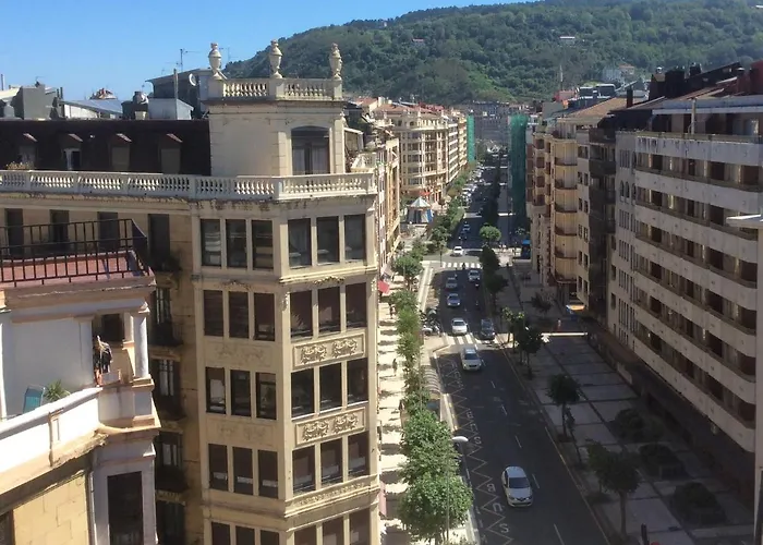 Decor En Gros Con Vistas Al Rio San Sebastián